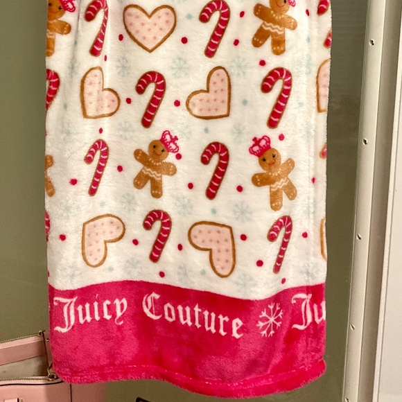 Juicy Couture 🎁NWT Christmas Candy Cane 50 × 70 Inch Plush Throw🎁 Gift Ready - Picture 4 of 4